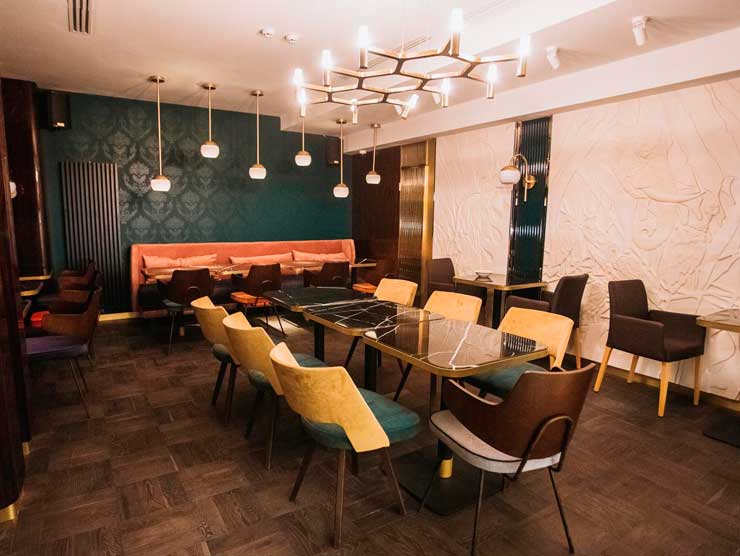 Мебель в стиле советского модернизма для ресторана Chicken Kyiv